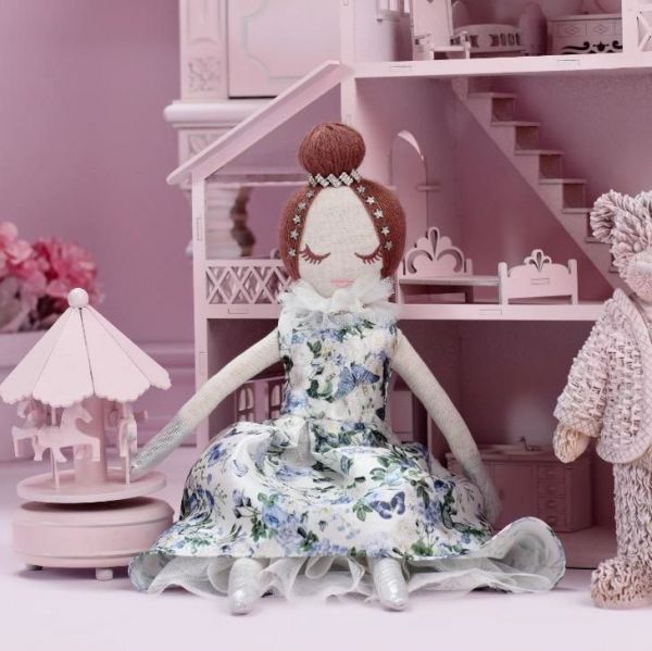 Boneca Infantil Luxo Vestido Branco Floral e Borboletas Azuis Star Petit Cherie