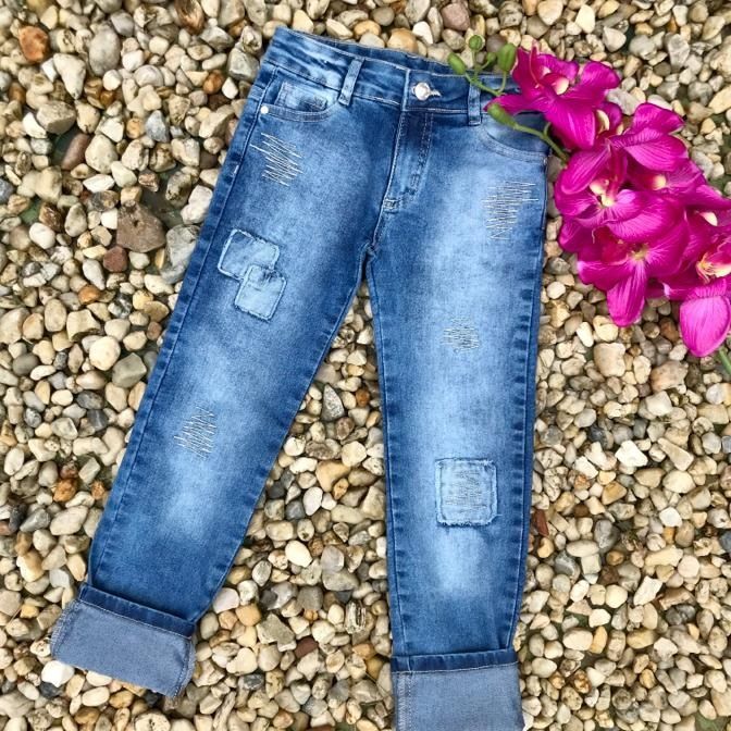 Calça Infantil Jeans com Detalhes Bordados Fashion Trend Petit Cherie
