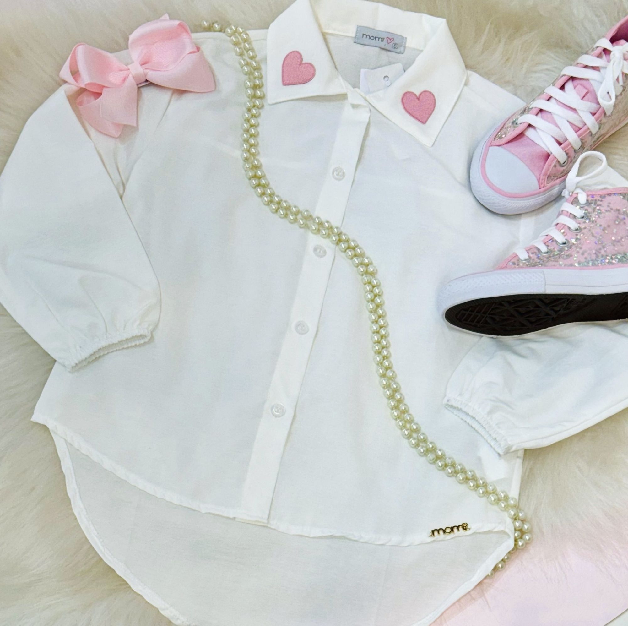 Camisa Infantil Feminina Momi Off-White Aplicação Corações Rosa