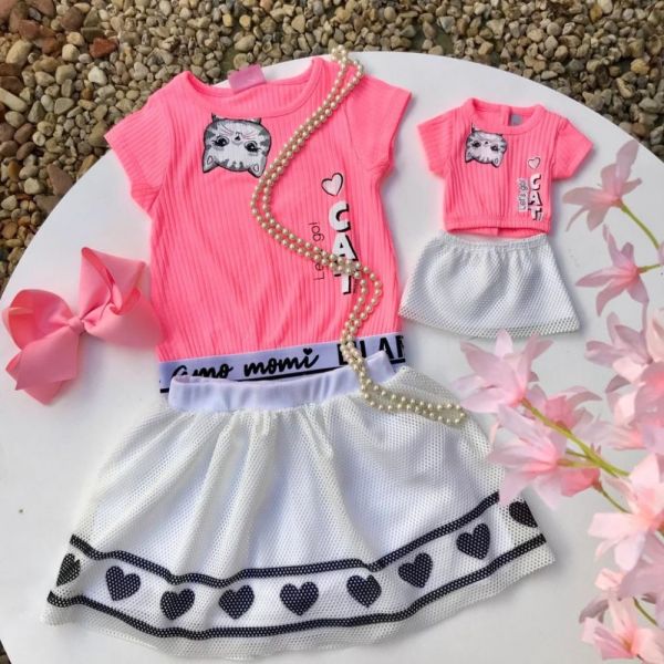Conjunto Infantil Blusa Canelada Rosa Neon Cat e Saia Branca Sobreposição Telada Love Momi