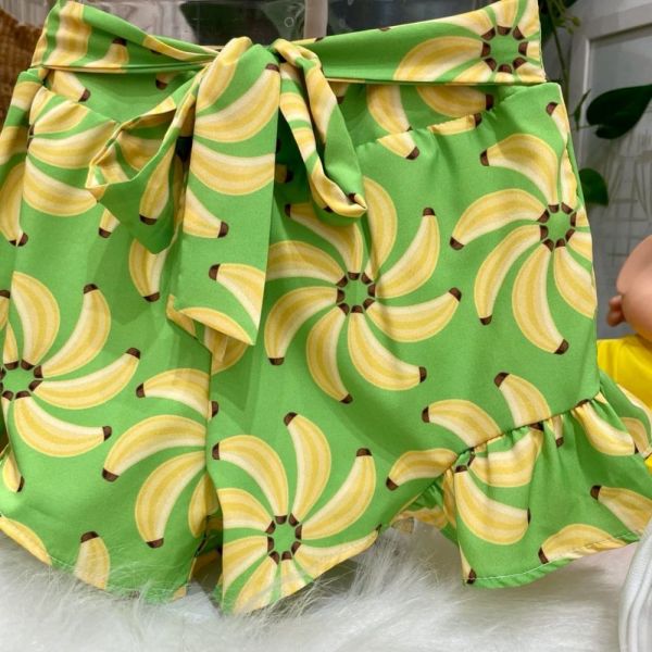 Conjunto Infantil Blusa Cropped Sanfonada Amarela e Off Listrada e Shorts Babados Verde Banana Mon S