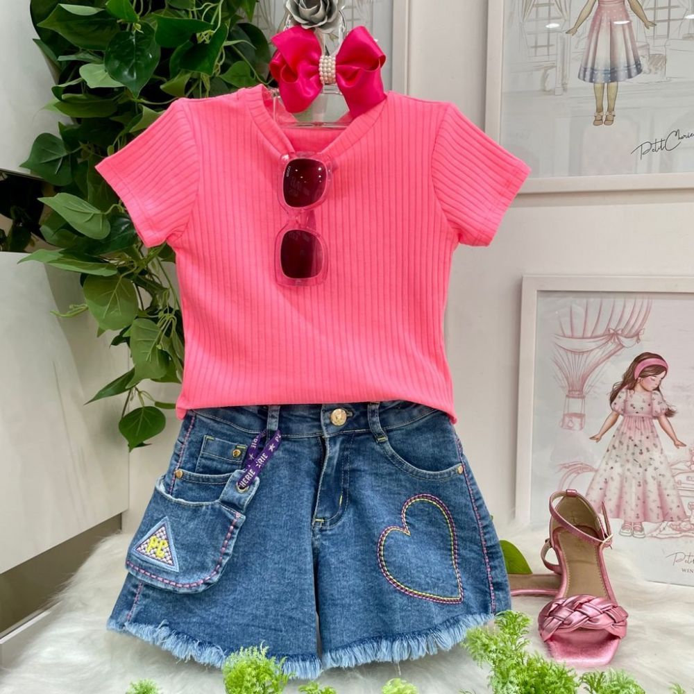 Conjunto Infantil  Blusa Manga Curta Canelada Rosa Neon e Shorts Jeans Com Pochete Petit Cherie