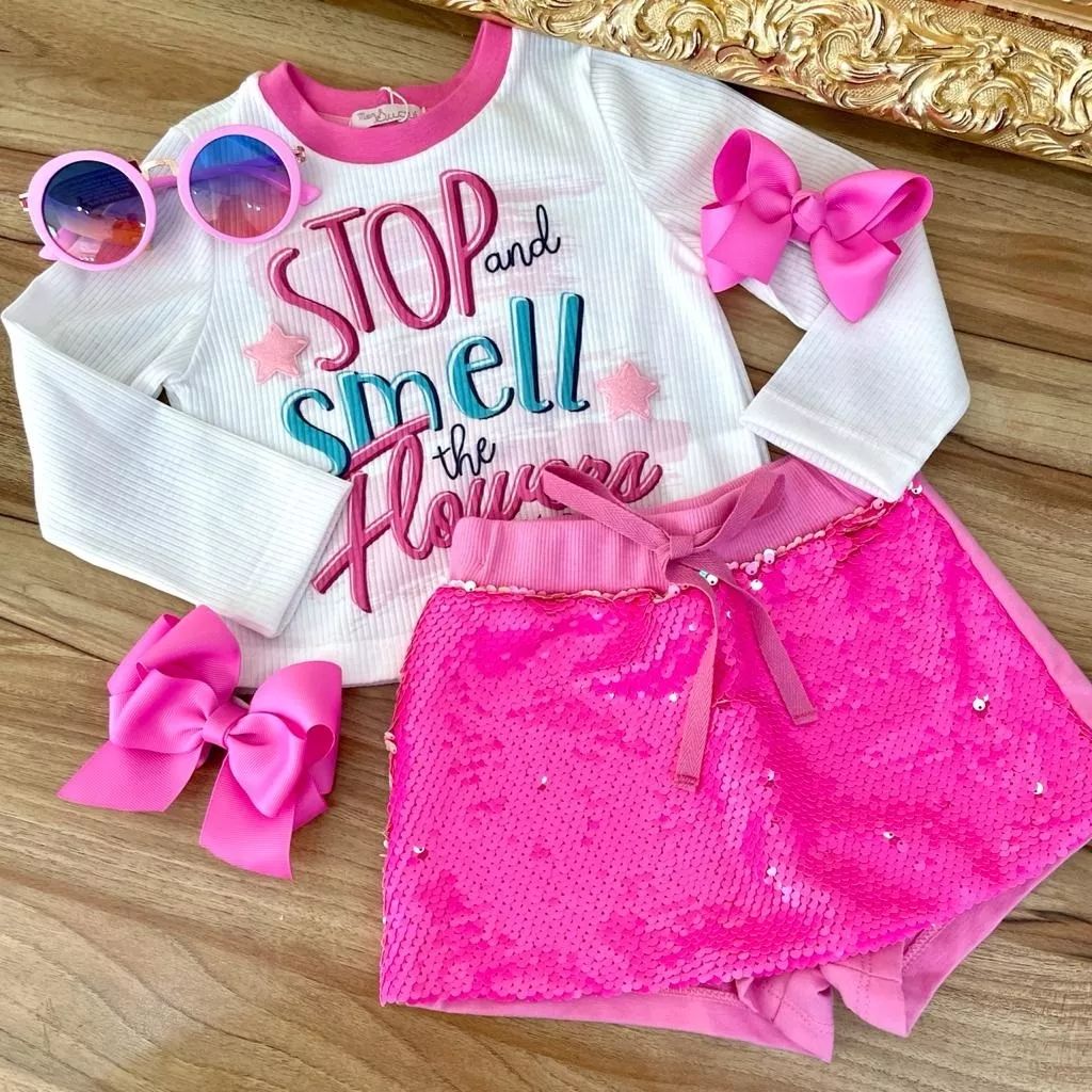 Conjunto Infantil Blusa Manga Longa Canelada Off White e Shorts Saia Rosa Paetê Reversível Mon Sucré