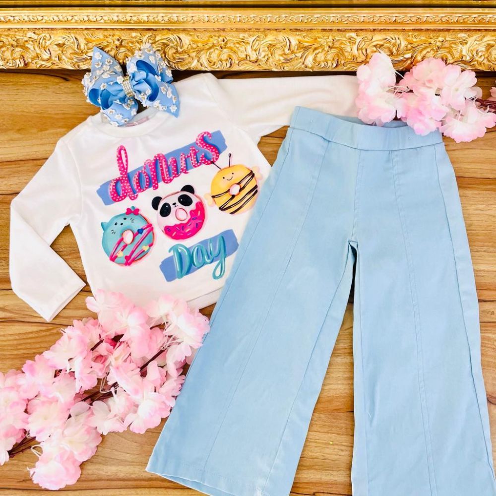 Conjunto Infantil Blusa Off White Donuts com Strass e Calça Pantalona Azul de Sarja Mon Sucré 