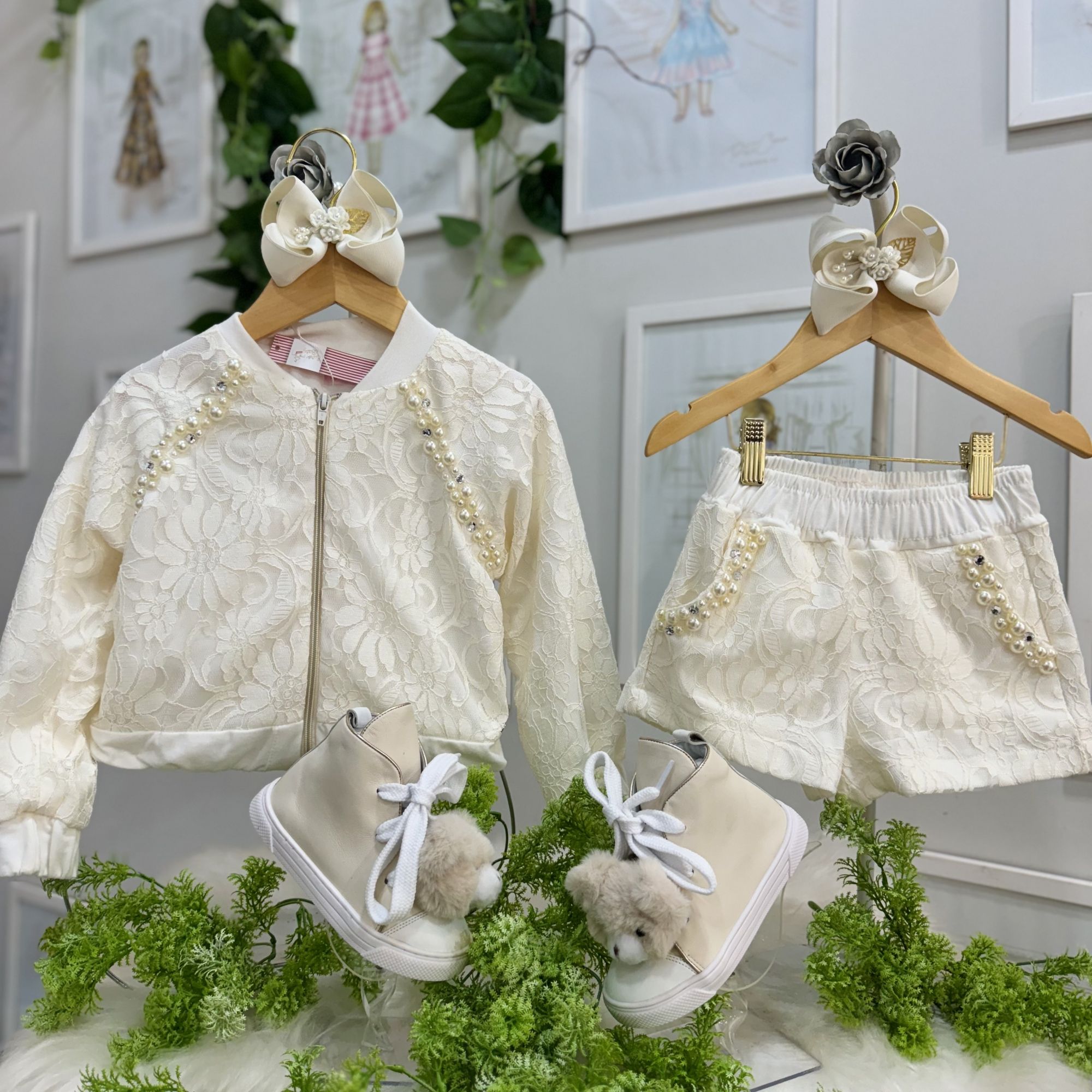 Conjunto Infantil Feminino Kukixo Off-White Jaqueta e Shorts Tule Bordado Floral e Pérolas