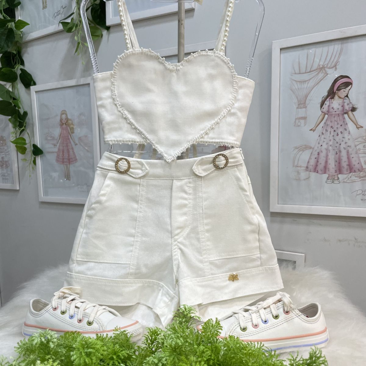 Conjunto Infantil Feminino Luluzinha Off-White Blusa Cropped Coração Pérolas Shorts Strass