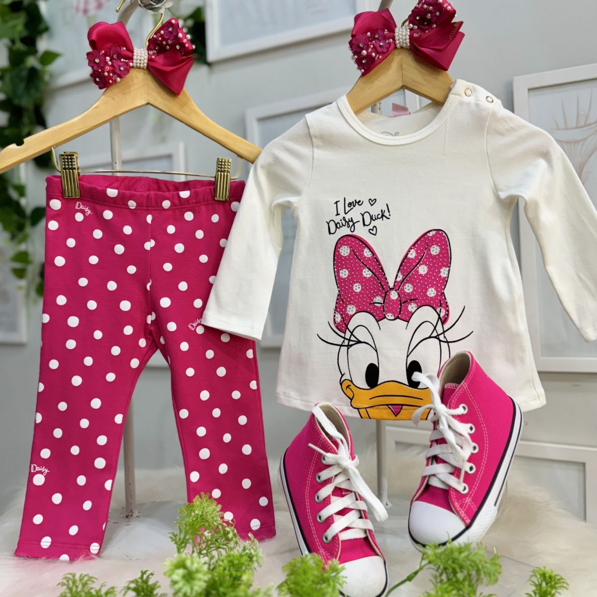 Conjunto Infantil Feminino Momi Blusa Off-White Daisy Duck Strass Calça Legging Rosa Bolinhas Branca
