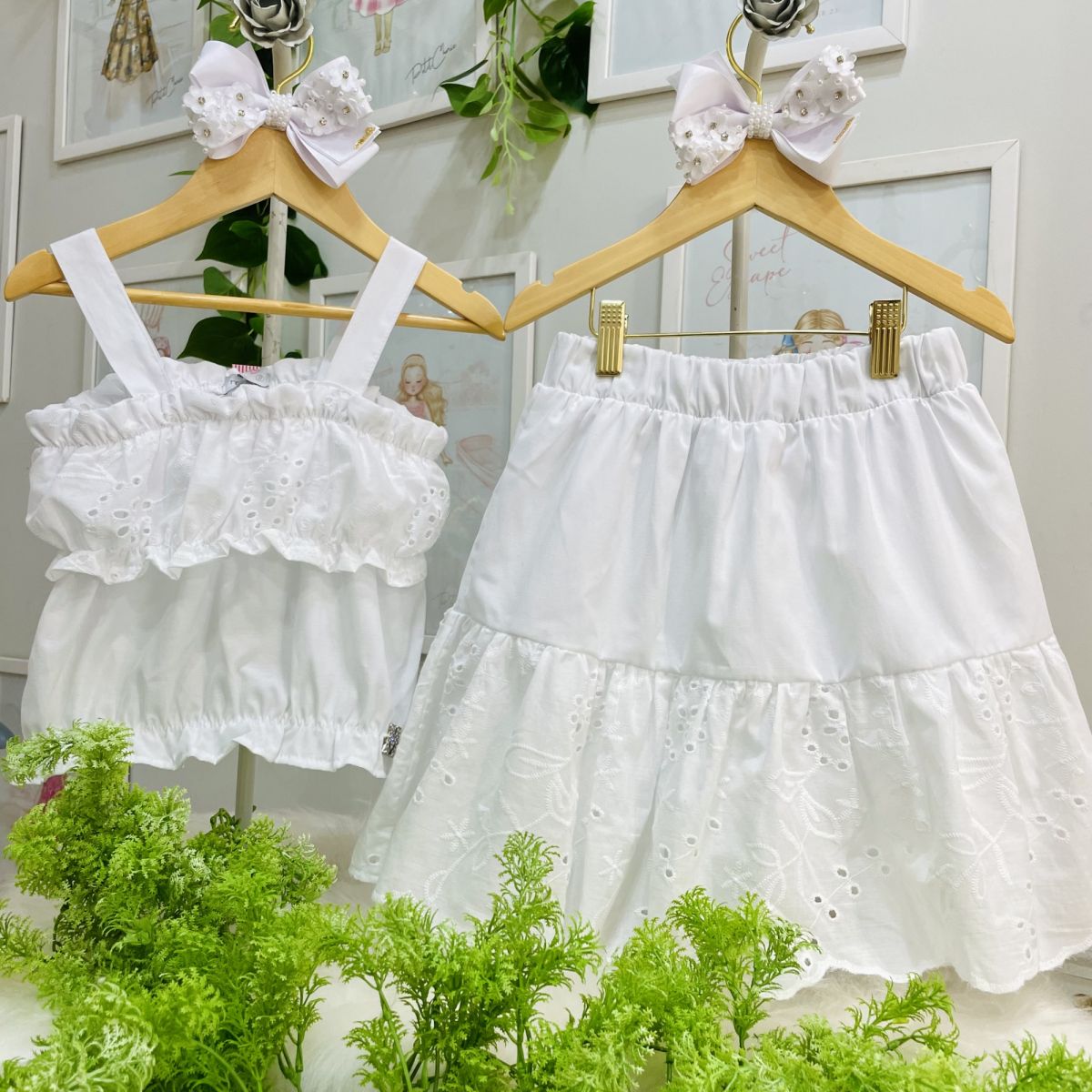Conjunto Infantil Feminino Momi Branco Laise com Alça e Bordado Floral