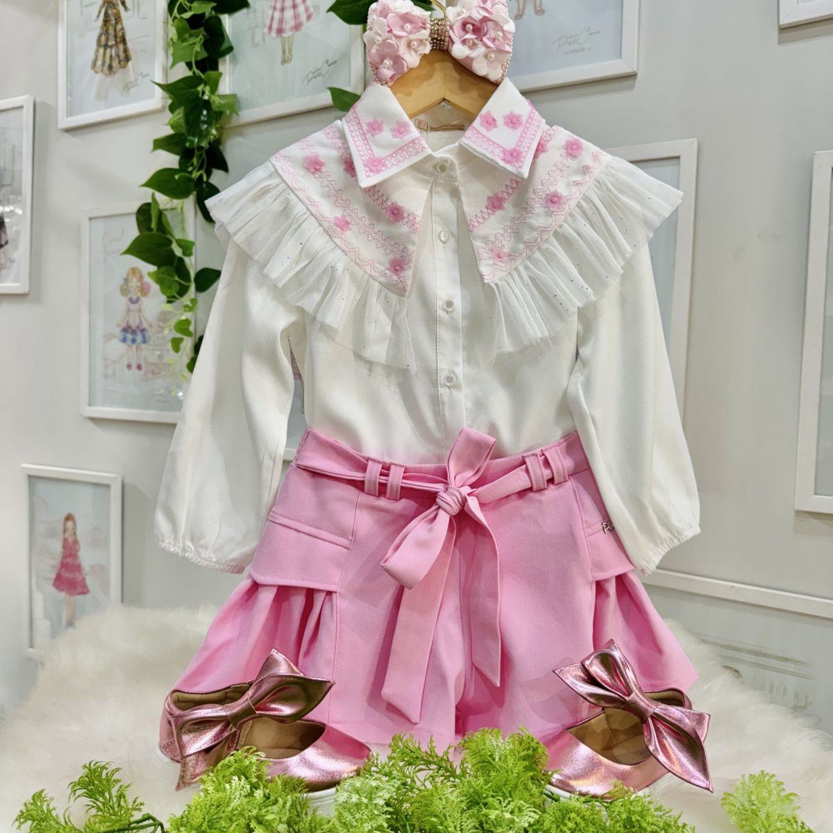 Conjunto Infantil Feminino Petit Cherie Blusa Off-White Tule Bordado Floral Shorts Rosa Claro