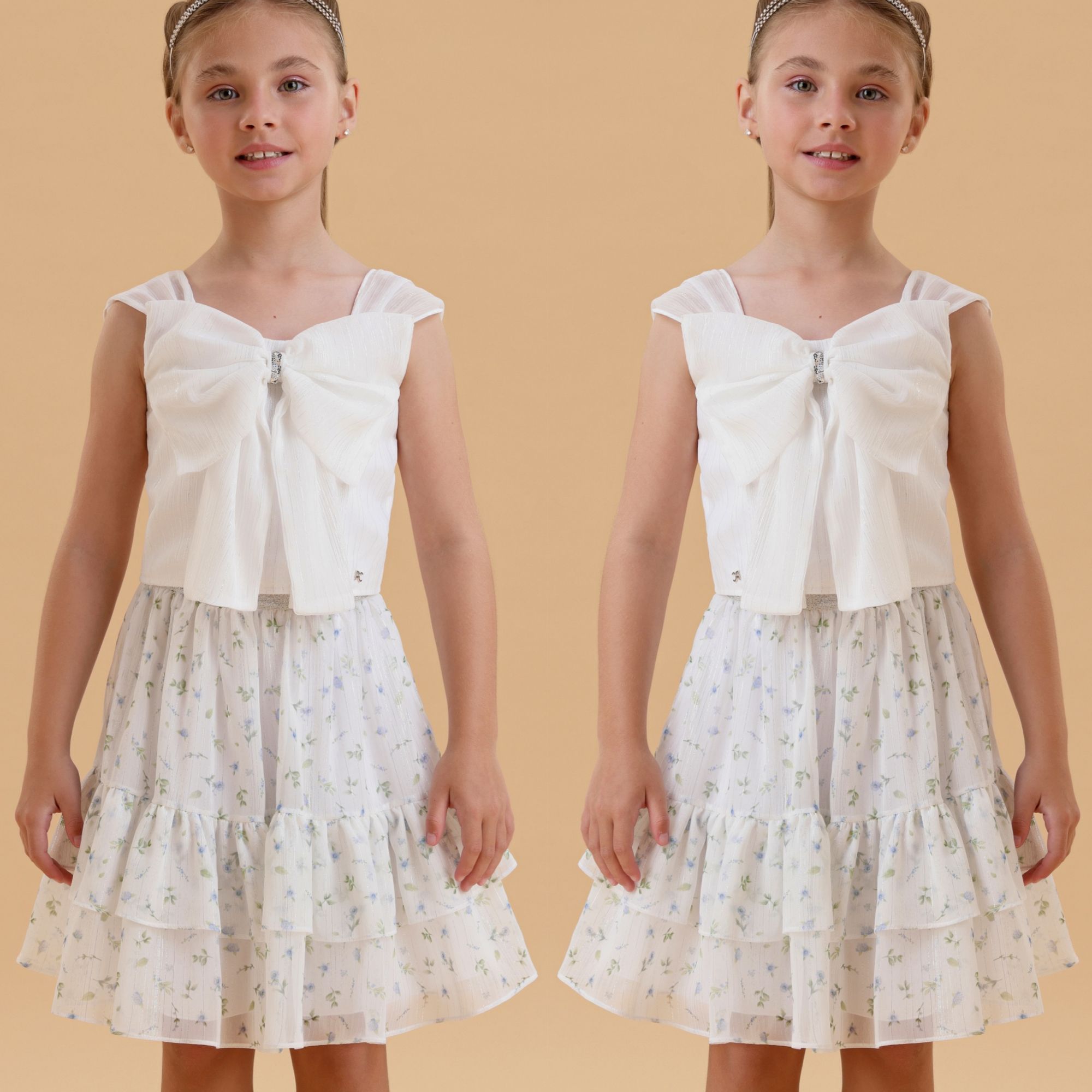 Conjunto Infantil Petit Cherie Blusa Branca Listras Brilho e Laço e Saia Listras Brilho e Flores