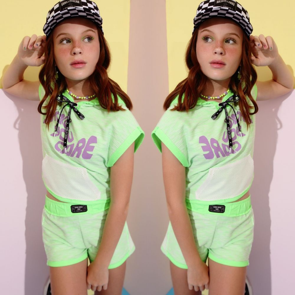 Conjunto Teen Blusa com Touca e Bolso Tela e Shorts com Lateral Tela Verde Neon Illusion Vanilla Cre
