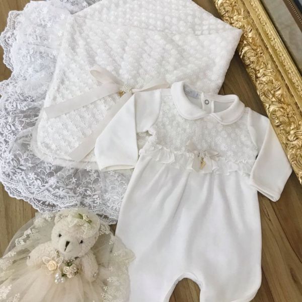 Kit Saída de Maternidade Marfim com Renda Branca e Bordado Margaridas Mini Pérolas Lacinho Roana