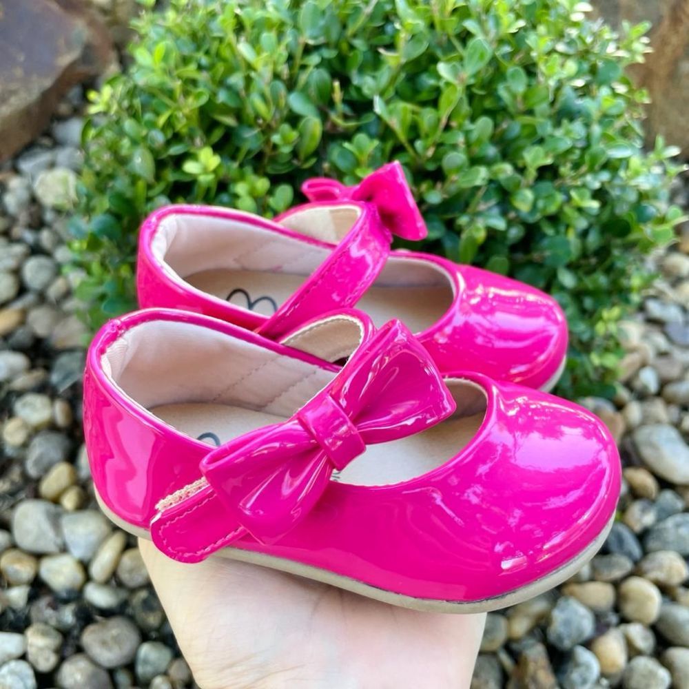 Sapatilha Infantil Fluffy de Velcro Rosa Pink Verniz Lacinho Maria Caramelo