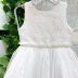 Vestido de Festa Infantil Off White de Renda Sobreposição de Tule Cinto Pedrarias Petit Cherie 