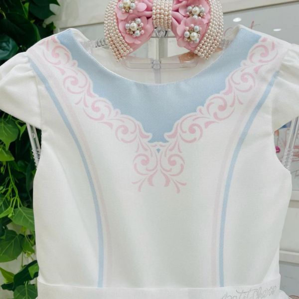 Vestido Infantil de Festa Petit Cherie Branco com Sobreposição em Tule Laços Rosas e Azuis   