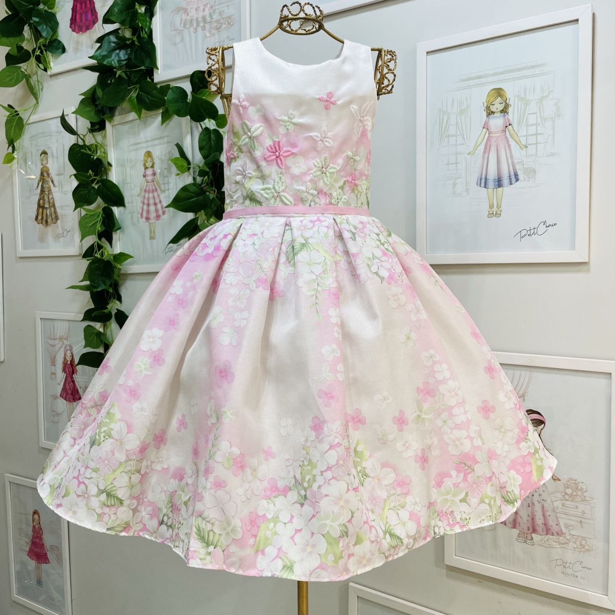 Vestido Infantil de Festa Petit Cherie Off-White Floral Bordado Pérolas e Brilho Cinto Rosa
