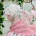 Vestido Infantil de Festa Petit Cherie Rosas Brancas Sobrep. Tule Lacinhos Manga Bufante Cinto Rosa