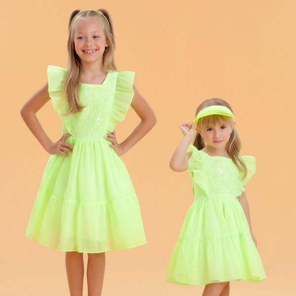 Vestido Infantil de Festa Petit Cherie Verde Neon Bordado com Mini Paetês Recorte nas Costas e Laço