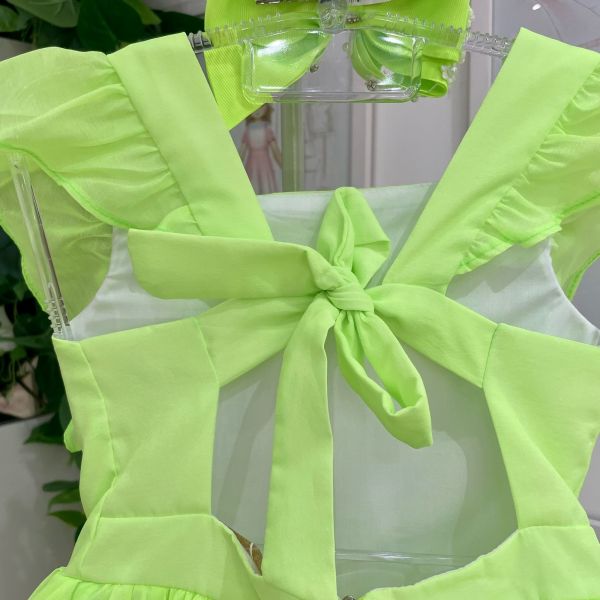 Vestido Infantil de Festa Petit Cherie Verde Neon Bordado com Mini Paetês Recorte nas Costas e Laço
