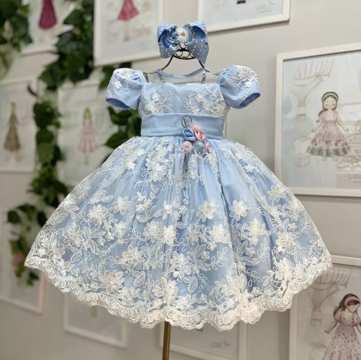 Vestido Infantil De Luxo Kopela Azul Sobrep.Tule Renda Floral Broche Ramalhete Laço