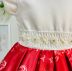 Vestido Infantil de Festa Kukixo Branco com Saia Vermelha Floral e Perolas