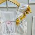 Vestido Infantil Momi Off-White com Bordado Dourado Frutas Laços e Alça 