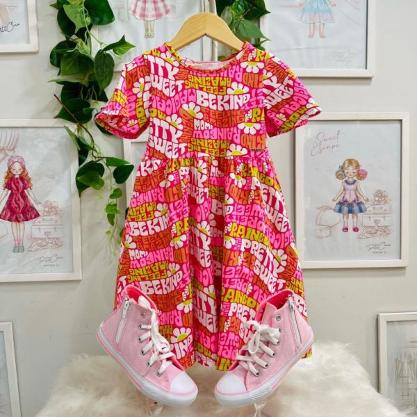 Vestido Infantil Momi Rosa Estampa Palavras Coloridas