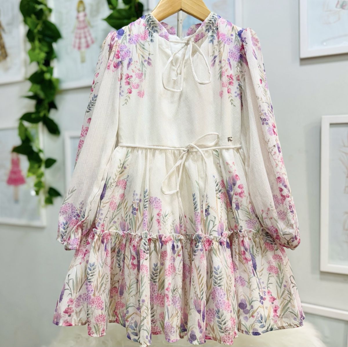 Vestido Infantil Petit Cherie Off-White Manga Longa Chiffon Floral Cinto Tecido